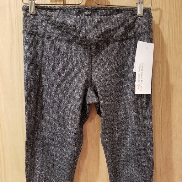 Soft and comfortable Capri activewear - Picture 2 of 3